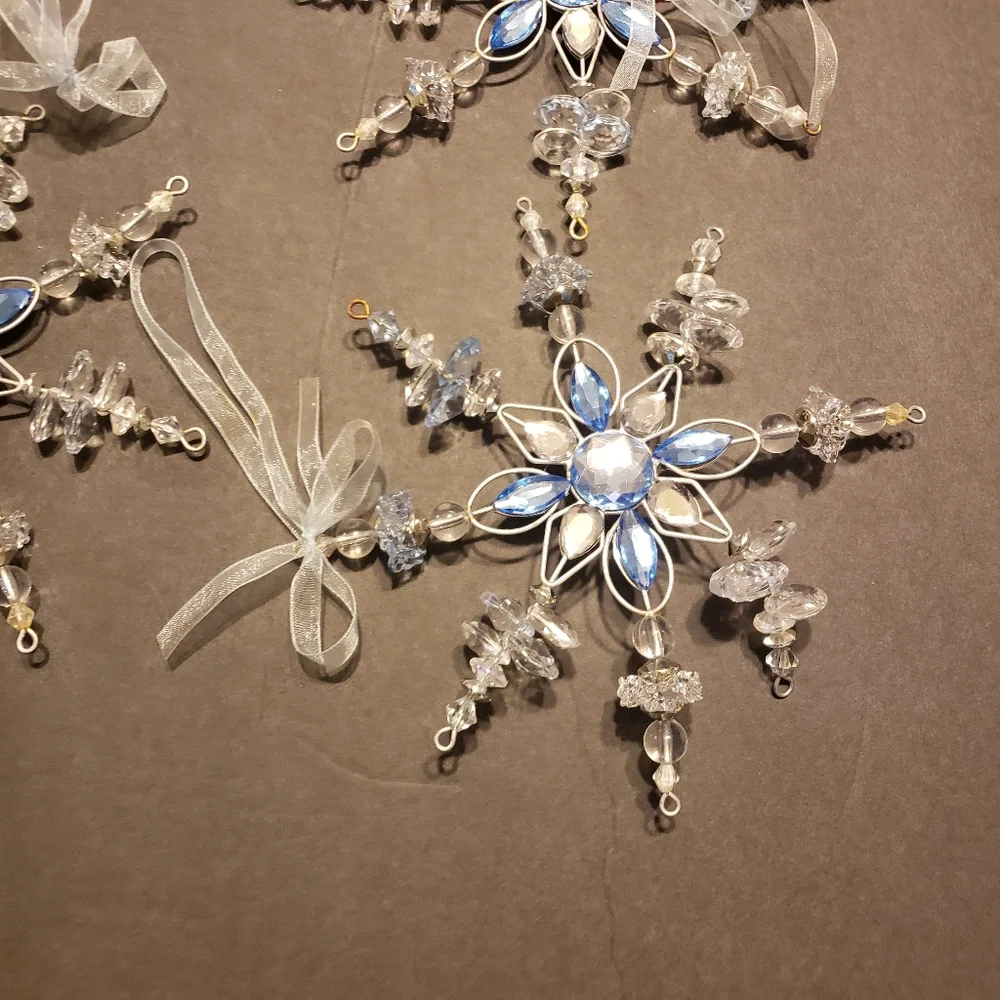 Handmade snowflake ornaments Set of 7 - Picture 5 of 12